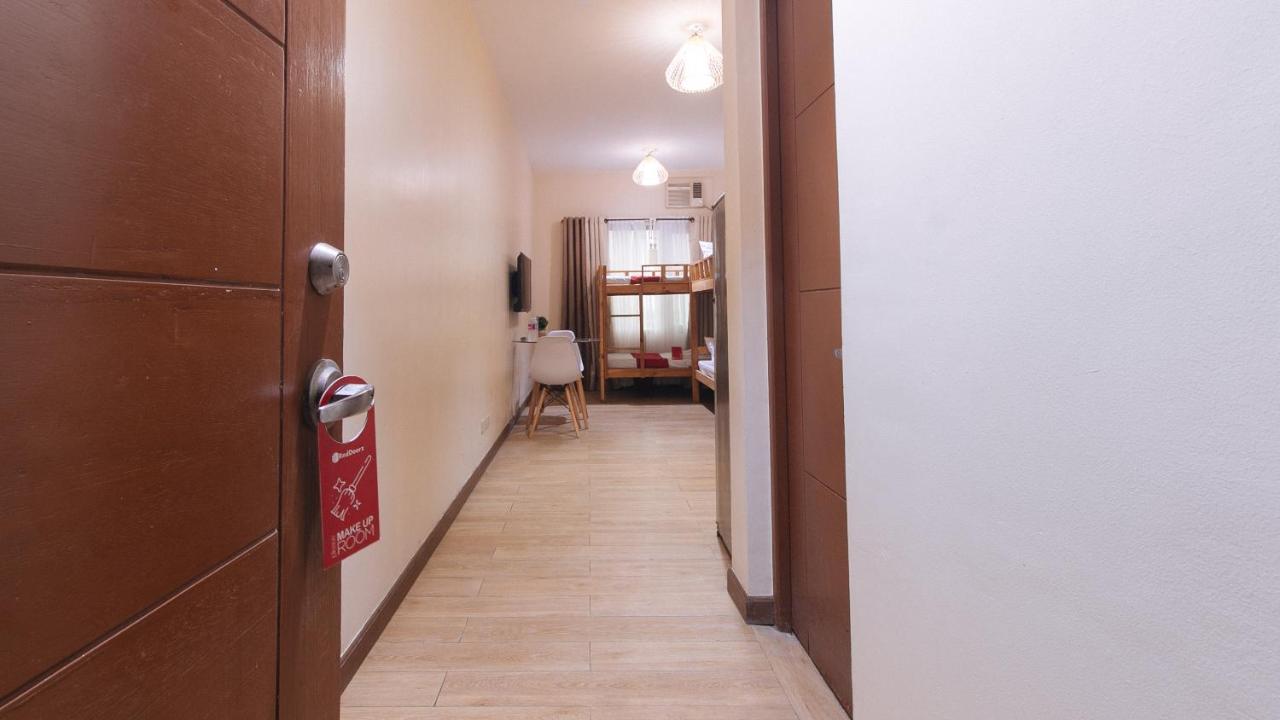 Reddoorz Plus @ Cuarto Verde Staycation Las Piñas Екстериор снимка
