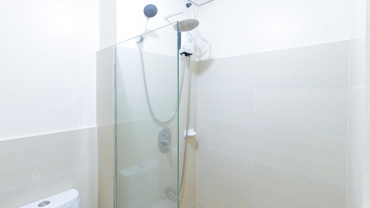 Reddoorz Plus @ Cuarto Verde Staycation Las Piñas Екстериор снимка