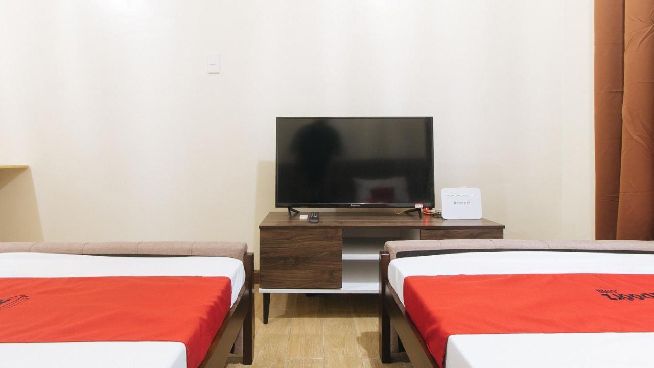 Reddoorz Plus @ Cuarto Verde Staycation Las Piñas Екстериор снимка
